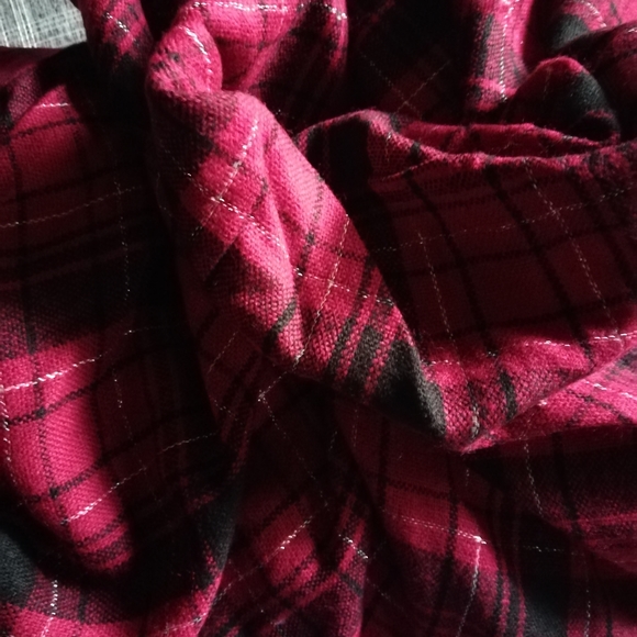 Red & Black Plaid Wool Scarf - Picture 4 of 4